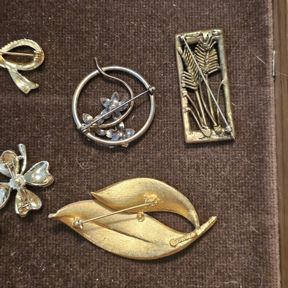 Vtg Gold Silver Tone Figural Brooch Lot Some Signed - Picture 11 of 15